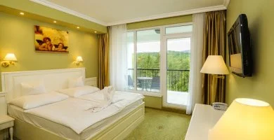 Napi �r reggelis ell�t�ssal (1 �jt�l)