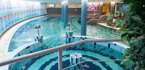 CE Plaza Hotel - T�K J� CSAL�DI KALANDOK - �szi sz�net & Halloween