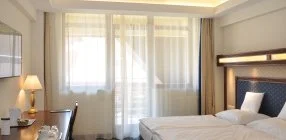 Centrum Hotel - K�t �nnep k�z�tt