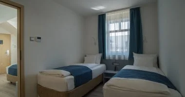 Mjus 1. - teljes elrefizetssel (min. 2 j)