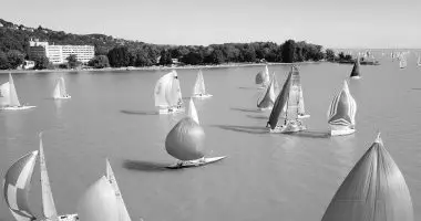 Napi �rak reggelis ell�t�ssal (1 �jt�l)