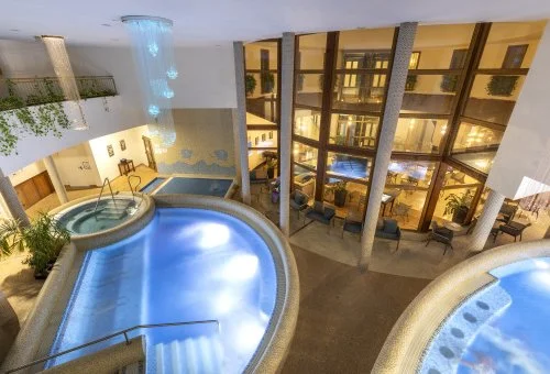 Colosseum Wellness Hotel - Nyugd�jas kedvezm�nyes �r f�lpanzi�val (min. 2 �j)