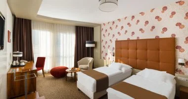 Kedvezm�nyes aj�nlat, teljes el�refizet�ssel (1 �jt�l)