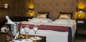 Corso Hotel P�cs - Okt�ber 23. - teljes el�refizet�ssel