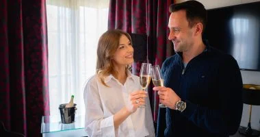 �nnepek k�z�tti pihen�s (1 �jt�l)