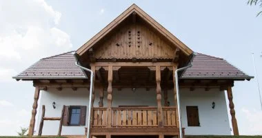 Napi �r reggelivel (min. 2 �j)