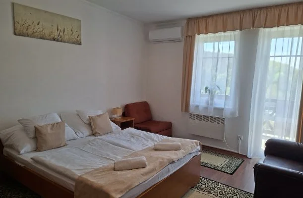 DA Apartmanh�z Egerszal�k