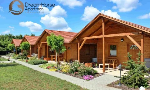 Dream Horse Apartman Cserkeszőlő - Augusztus 20.
