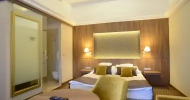 K�t �nnep k�z�tt