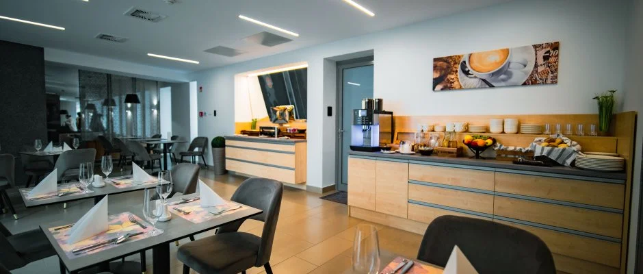 Eleven Business & Sport Hotel Jszrokszlls