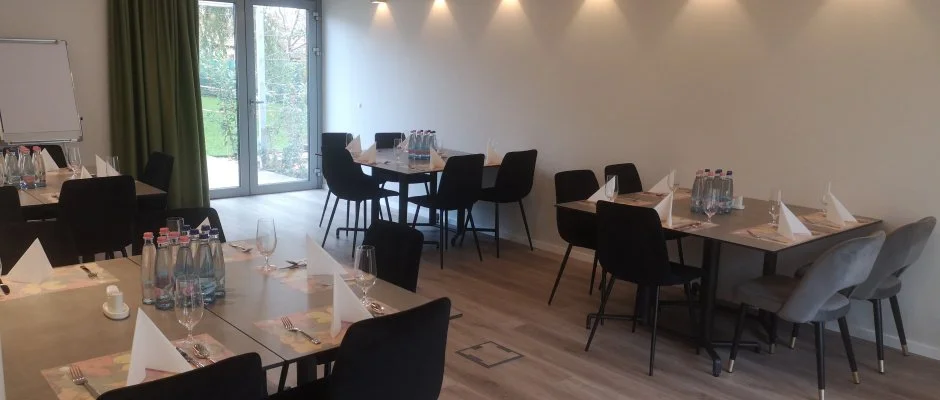 Eleven Business & Sport Hotel Jszrokszlls