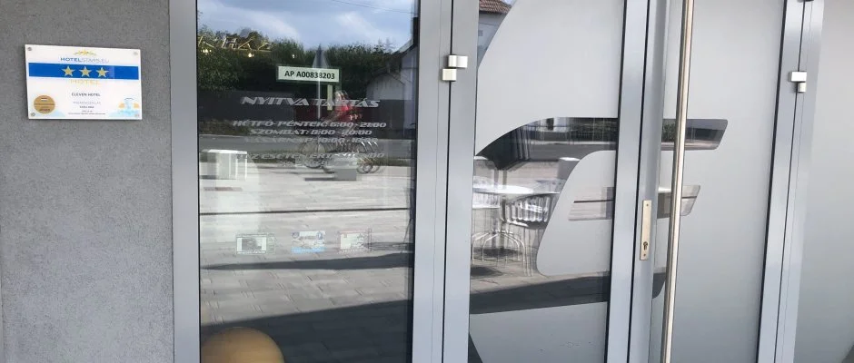 Eleven Business & Sport Hotel Jszrokszlls