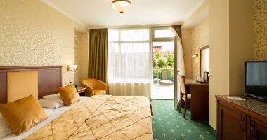 Elizabeth & Valentin - a romantika h�tv�g�je Gyul�n (min. 2 �j)