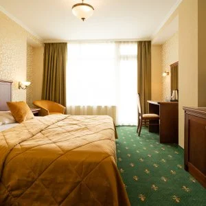  Gyula - Két ünnep között