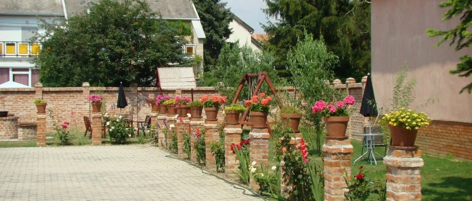 EMAN Apartmanh�z S�rv�r