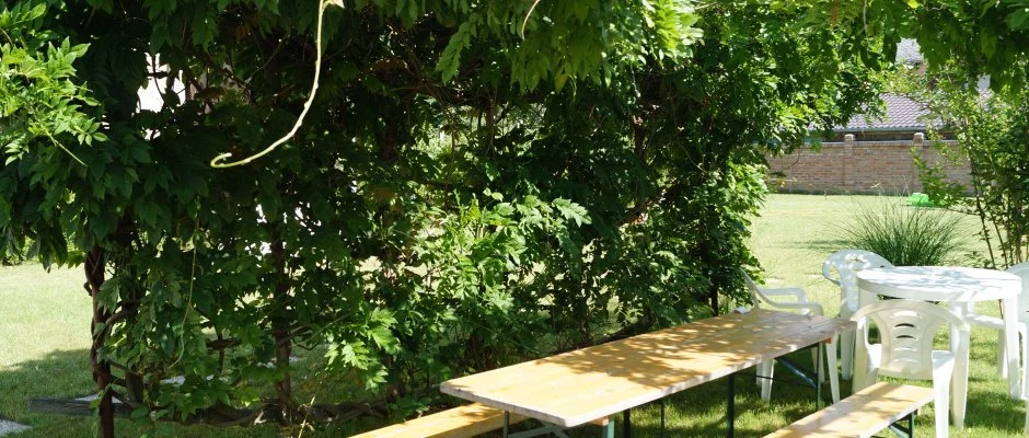 EMAN Apartmanh�z S�rv�r