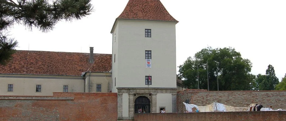 EMAN Apartmanh�z S�rv�r