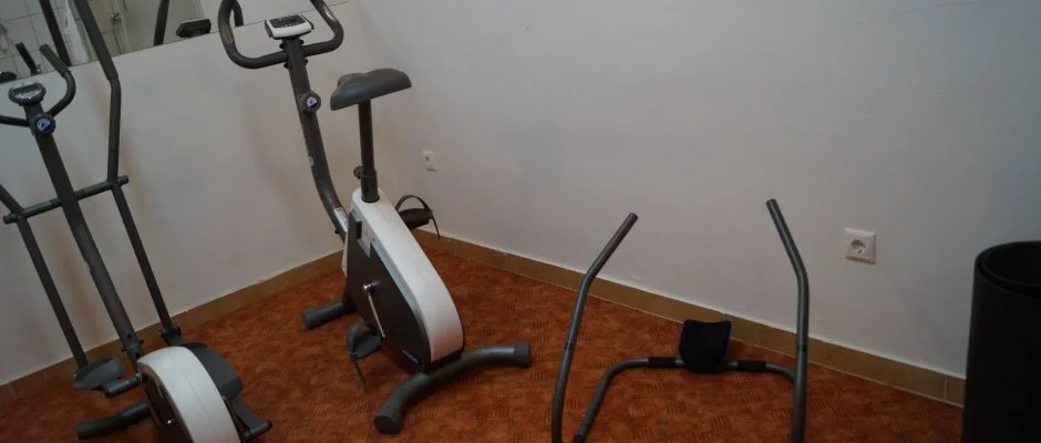 EMAN Apartmanh�z S�rv�r