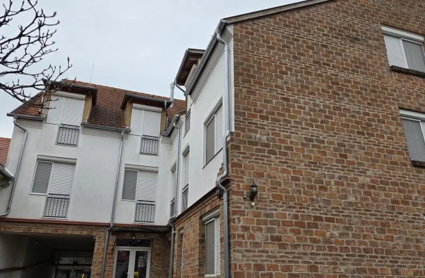 EMAN Apartmanh�z S�rv�r