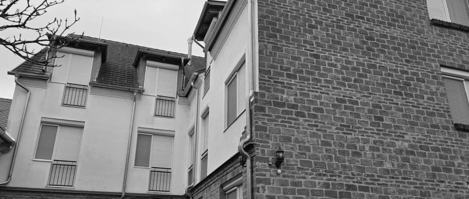 EMAN Apartmanh�z S�rv�r