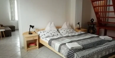 - Napi árak