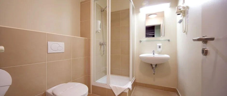 Erzsbet Kirlyn Szlloda Gdll