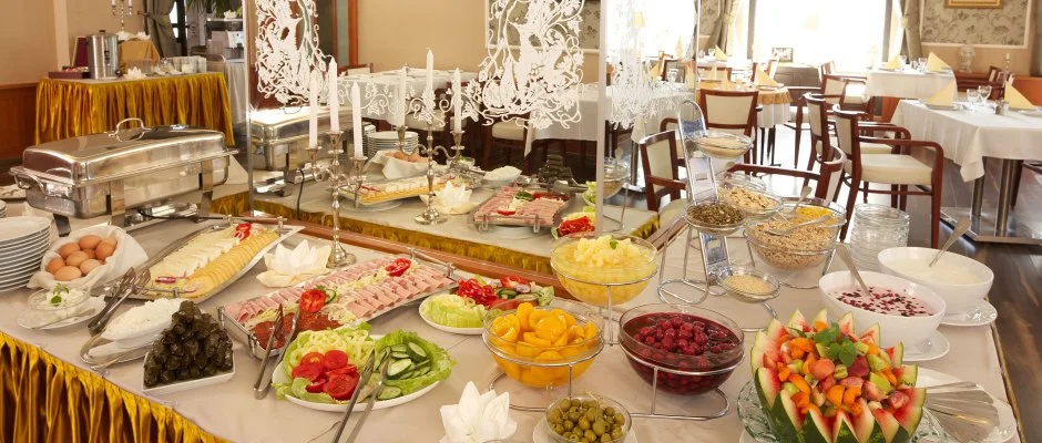 Erzsbet Kirlyn Szlloda Gdll