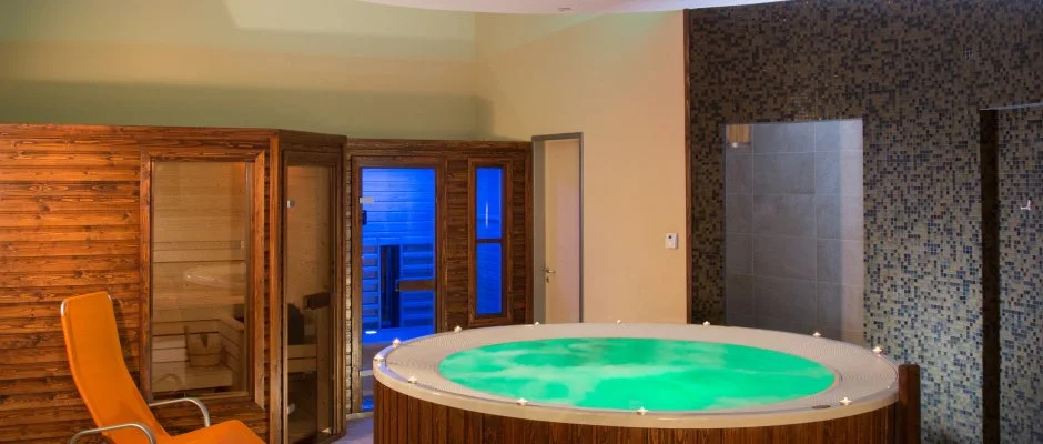 Erzsbet Kirlyn Szlloda Gdll