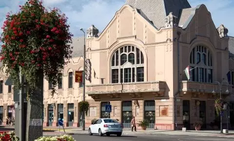 Erzsébet Királyné Szálloda Gödöllő - Előrefizetési kedvezmény reggelivel vagy félpanzióval