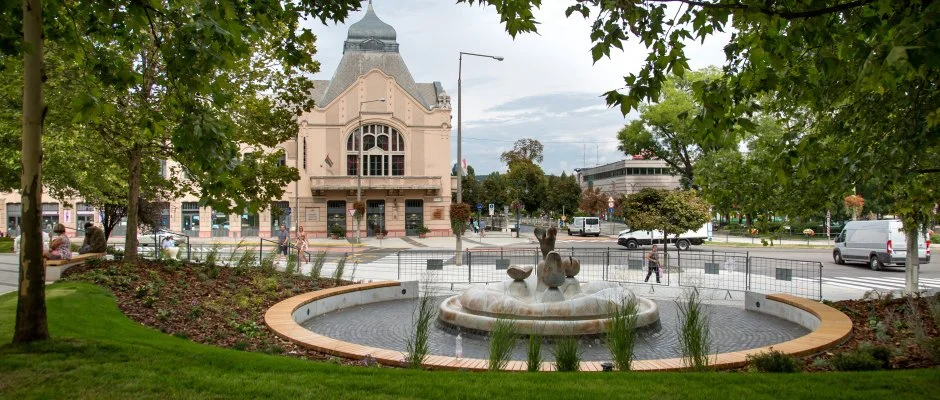 Erzsbet Kirlyn Szlloda Gdll