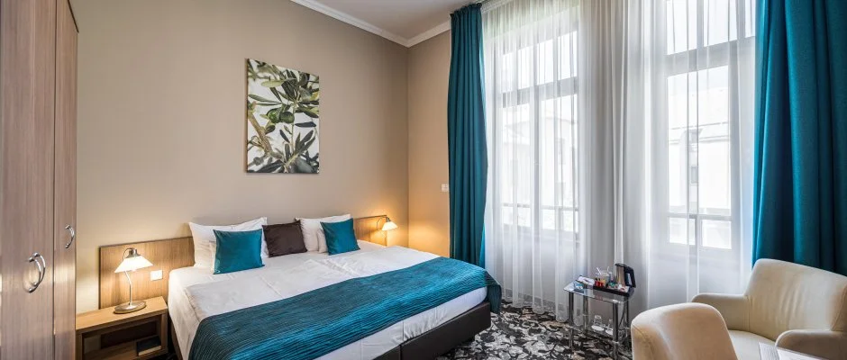 Erzsbet Kirlyn Szlloda Gdll