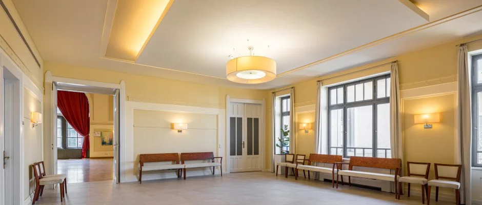 Erzsbet Kirlyn Szlloda Gdll