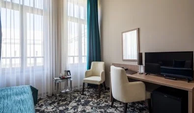 Erzsbet Kirlyn Szlloda Gdll