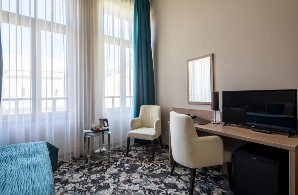 Erzsbet Kirlyn Szlloda Gdll