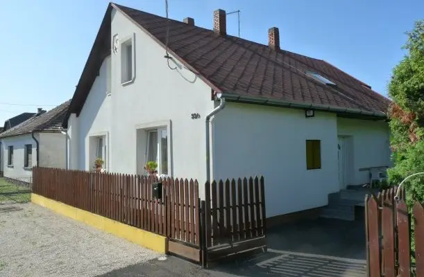 Eszter Apartman Balatonkeresztúr Eszter Apartman Balatonkeresztúr
