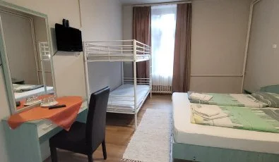 Ez�stfeny� �d�l� Visegr�d