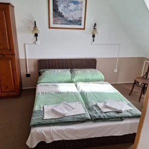 Fenyő Panzió Mezőkövesd - Két ünnep között