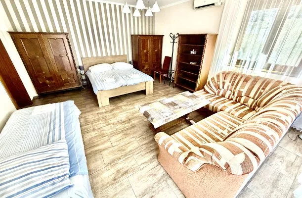 Fenyves Vend�gh�z Si�fok