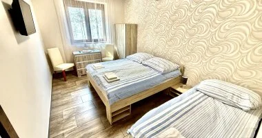 Fenyves Vend�gh�z - Napi �rak �nell�t�ssal