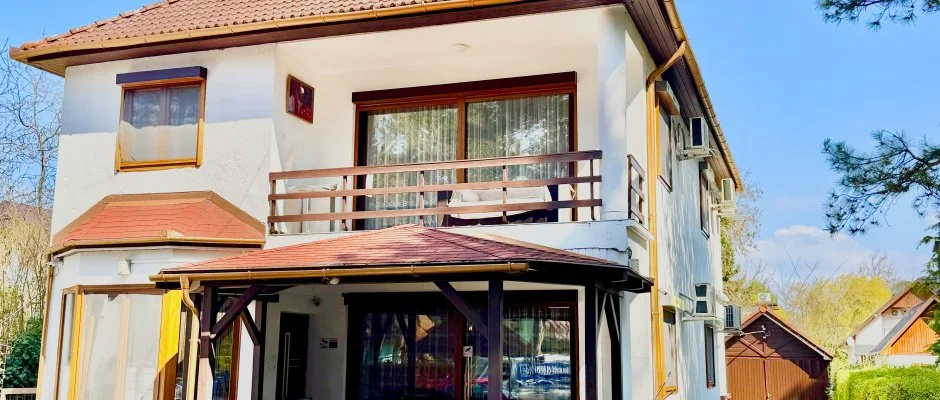 Fenyves Vend�gh�z Si�fok