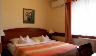 Fortuna Villa H�v�z