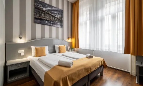 Full Moon Budapest - Napi árak