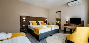 F�rd� Hotel - Napi �r f�lpanzi�val, f�rd�bel�p�vel