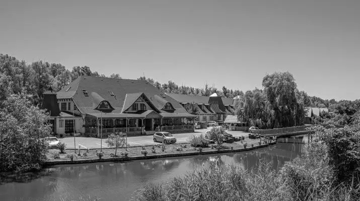 Fzfa Hotel s Pihenpark Poroszl