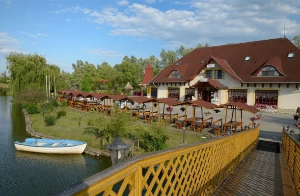 Fzfa Hotel s Pihenpark Poroszl