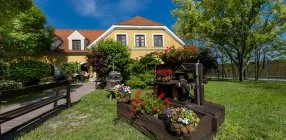 Gastland M0 Hotel - K�t �nnep k�z�tt 