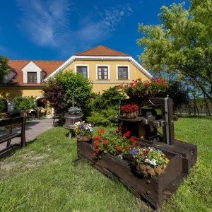 Gastland M0 Hotel Szigetszentmiklós - Két ünnep között 