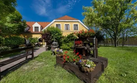 Gastland M0 Hotel Szigetszentmiklós - Két ünnep között 