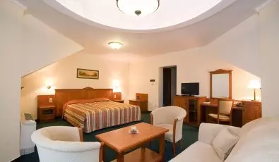 Gerby Kria Hotel s Lovasudvar Lajosmizse