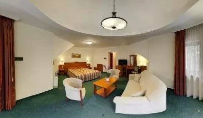 Gerby Kria Hotel s Lovasudvar Lajosmizse